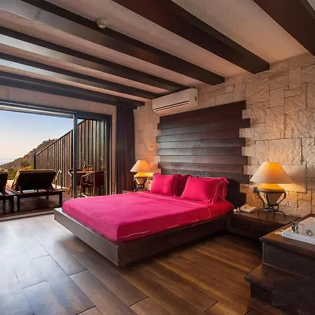 Manaspark Deluxe Hotel 4*