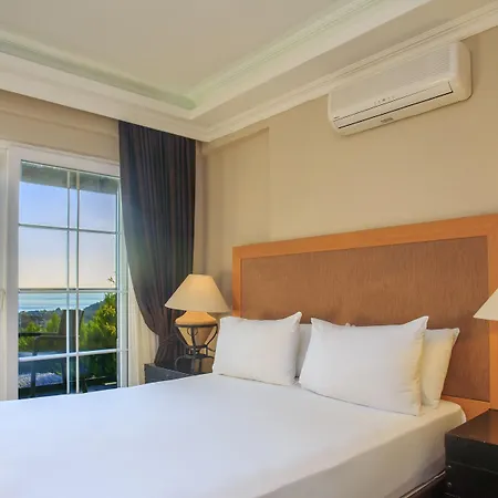 Manaspark Deluxe Hotel