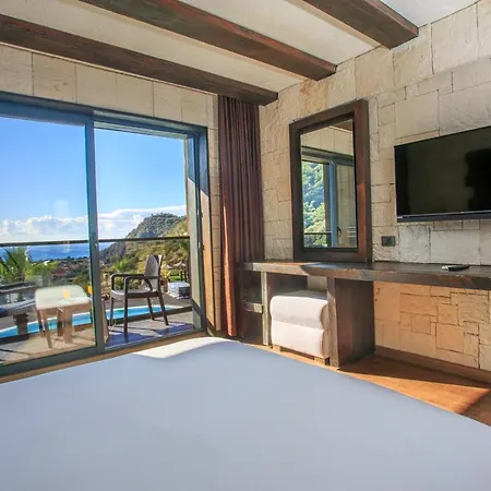 Manaspark Deluxe Hotel 4*