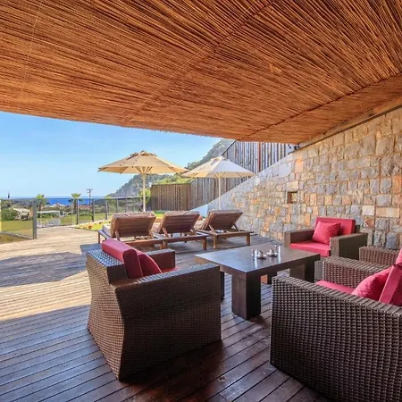 Manaspark Deluxe Hotel 4*