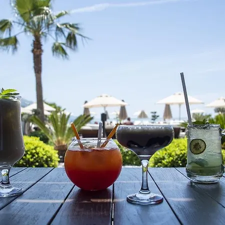 Manaspark Deluxe ホテル