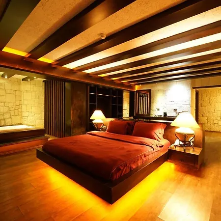 Hotell Manaspark Deluxe 4*