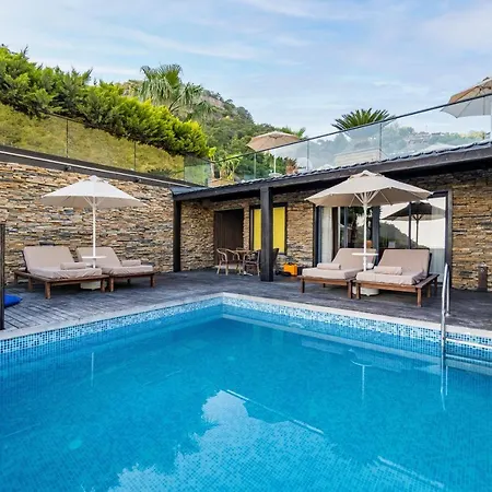 Manaspark Deluxe ホテル 4*