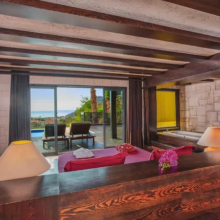 מלון Manaspark Deluxe 4*