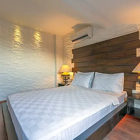 Manaspark Deluxe Hotel