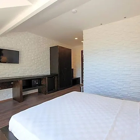 Manaspark Deluxe 4*