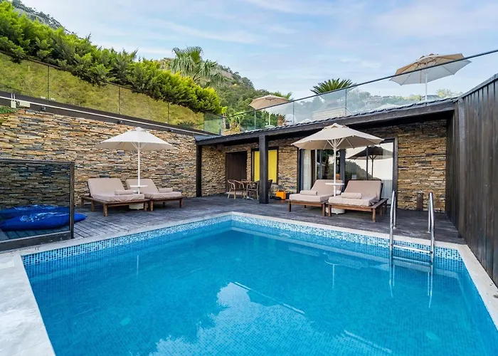 Manaspark Deluxe Otel 4*