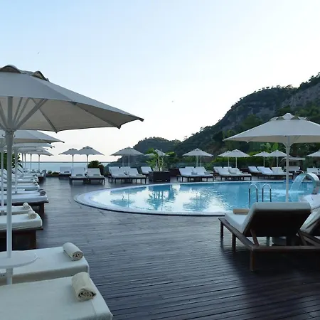 Manaspark Deluxe Hotel 4*