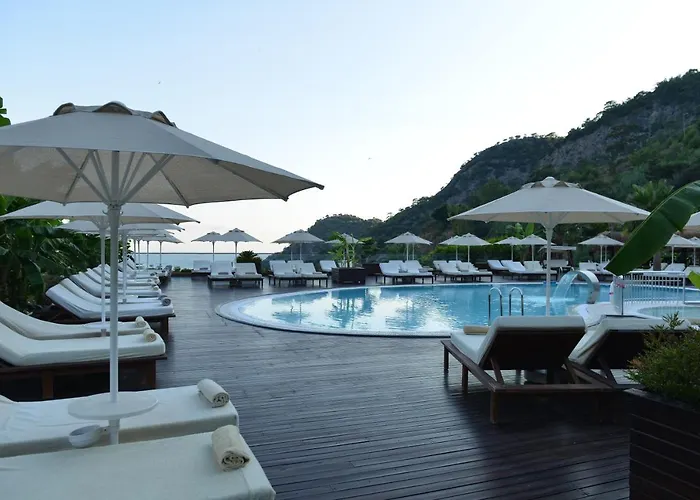 Manaspark Deluxe Hotel 4*